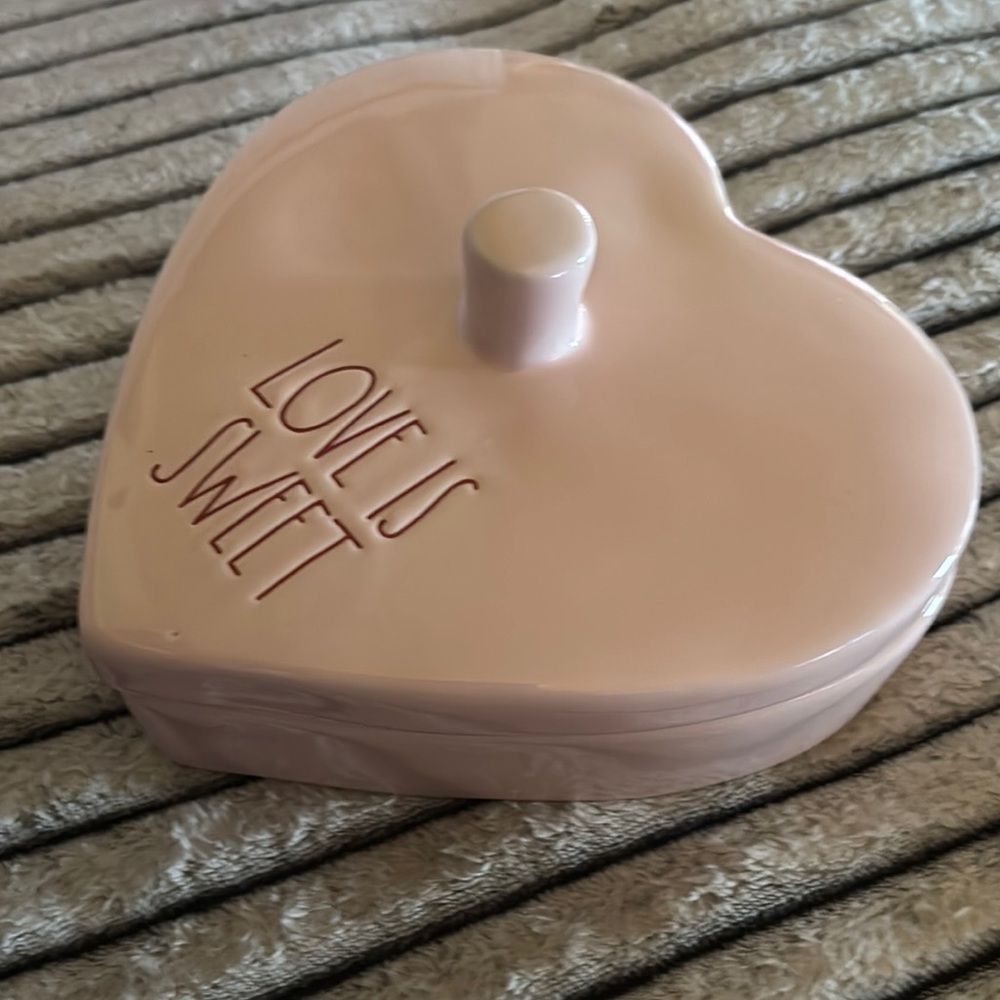 Rae Dunn Heart -Shaped Pink Ceramic trinket box - Picture 4 of 5